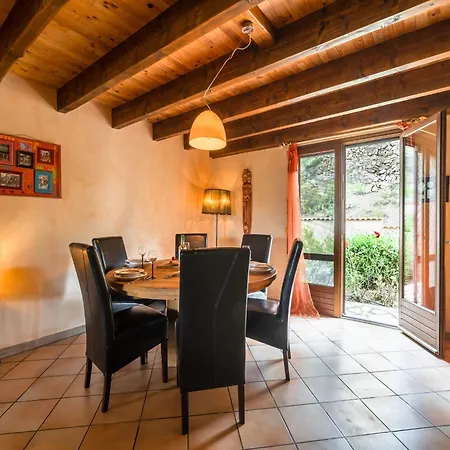 Charming French With Pool Cébazan