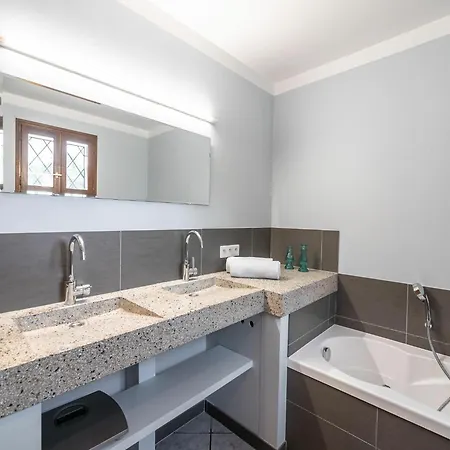 Charming French With Pool * Cébazan