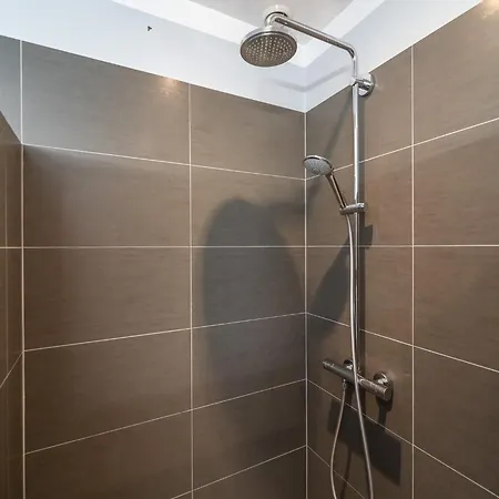 וילה Charming French With Pool *