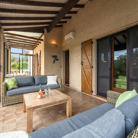 Charming French With Pool וילה *