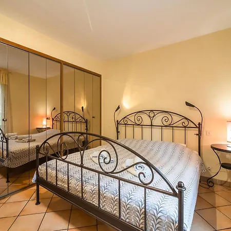 וילה Charming French With Pool