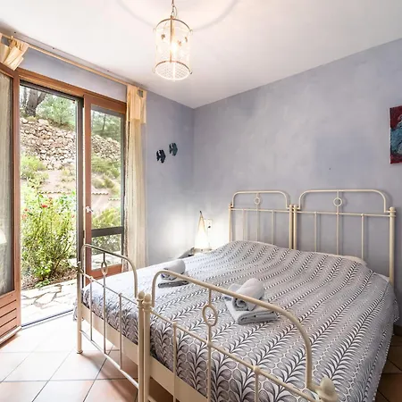 Charming French With Pool Cébazan