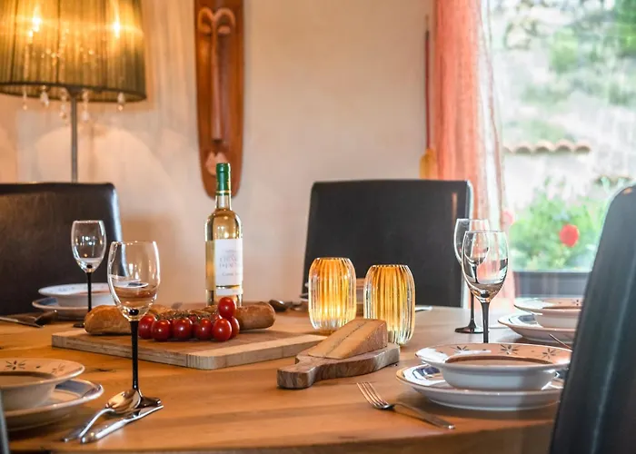 Villa Charming French With Pool Cébazan