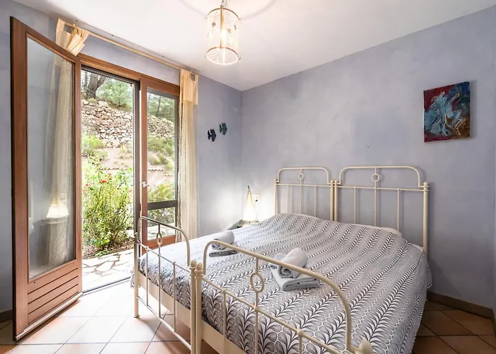 Charming French With Pool Cébazan